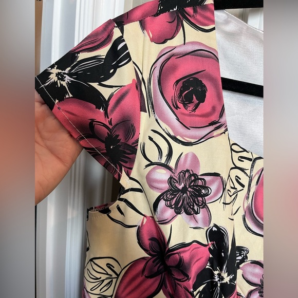 NWOT Retro Sweetheart Neckline Swing Dress in Floral Pattern - Picture 4 of 11